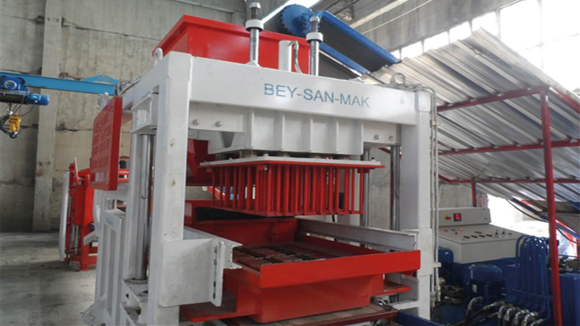 Automatic-Block-Machine-For-Concrete-Blocks.jpg