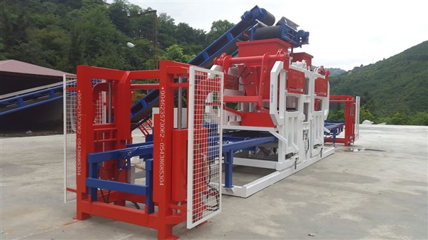 Automatic-Concrete-Hollow-Block-Machine-For-Producing-Concrete-Blocks.jpg