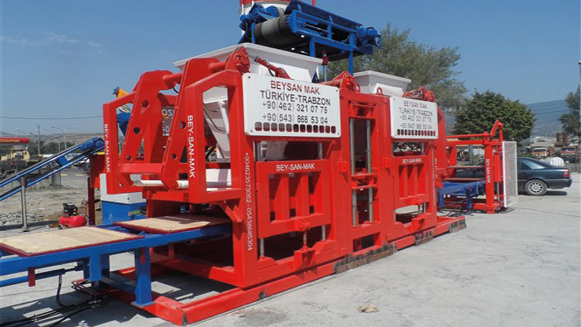 Automatic_Concrete_Paving_And_Hollow_Block_Machine.jpg