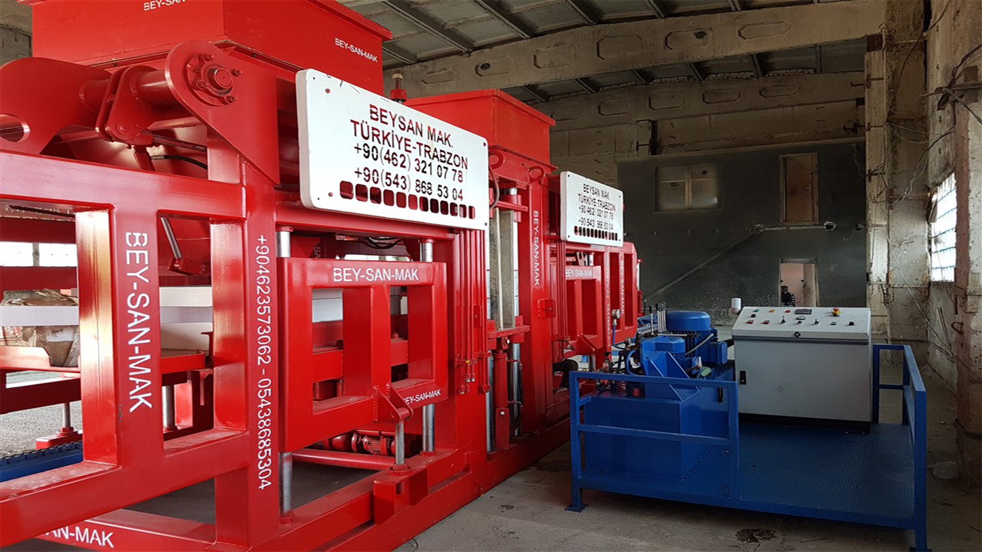 Automatic_concrete_block_machine.jpg