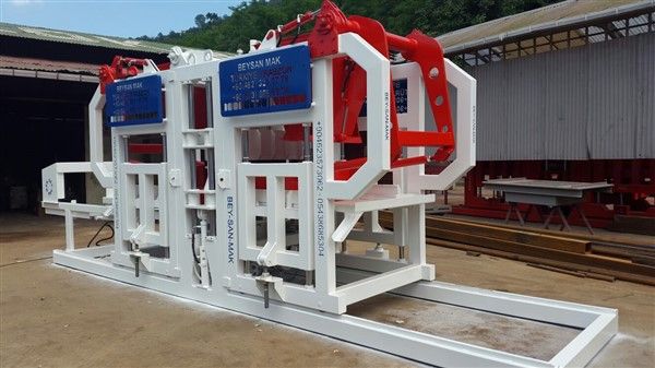 Concrete_Block_Making_Machine.jpg