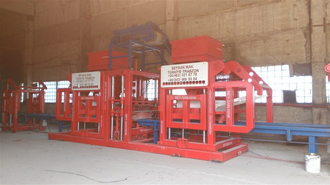 Concrete_paving_block_machine_for_paving_blocks.jpg