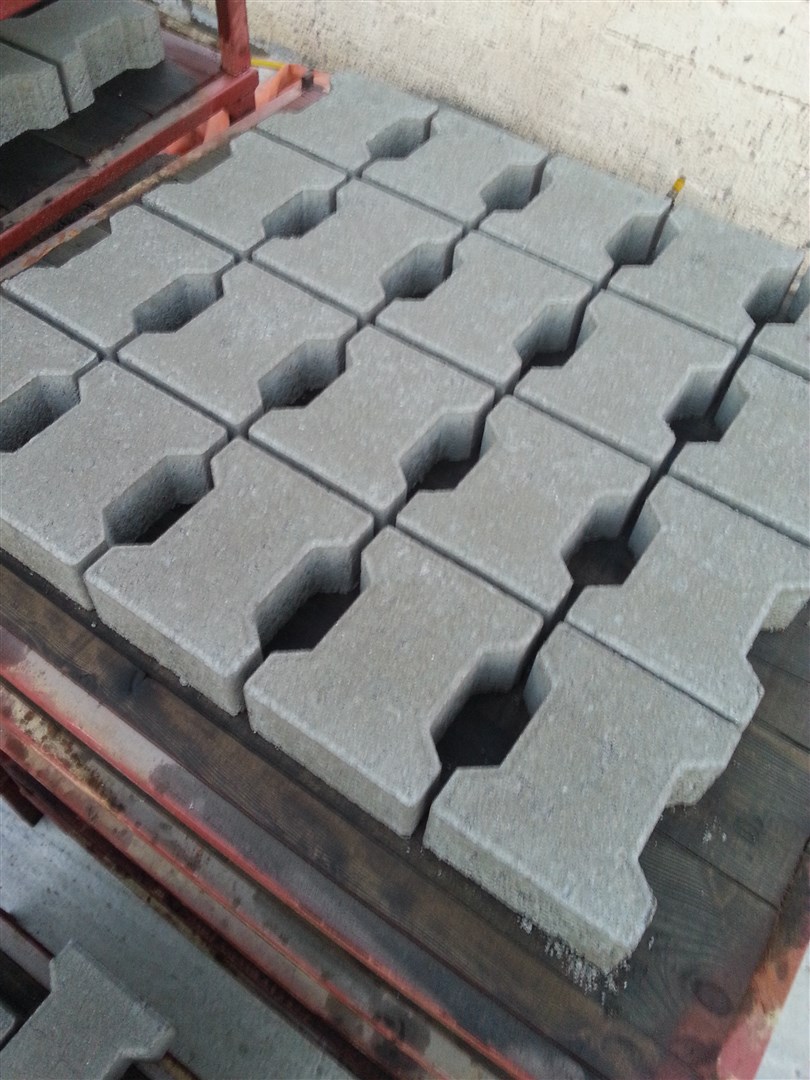 Concrete_paving_blocks.jpg