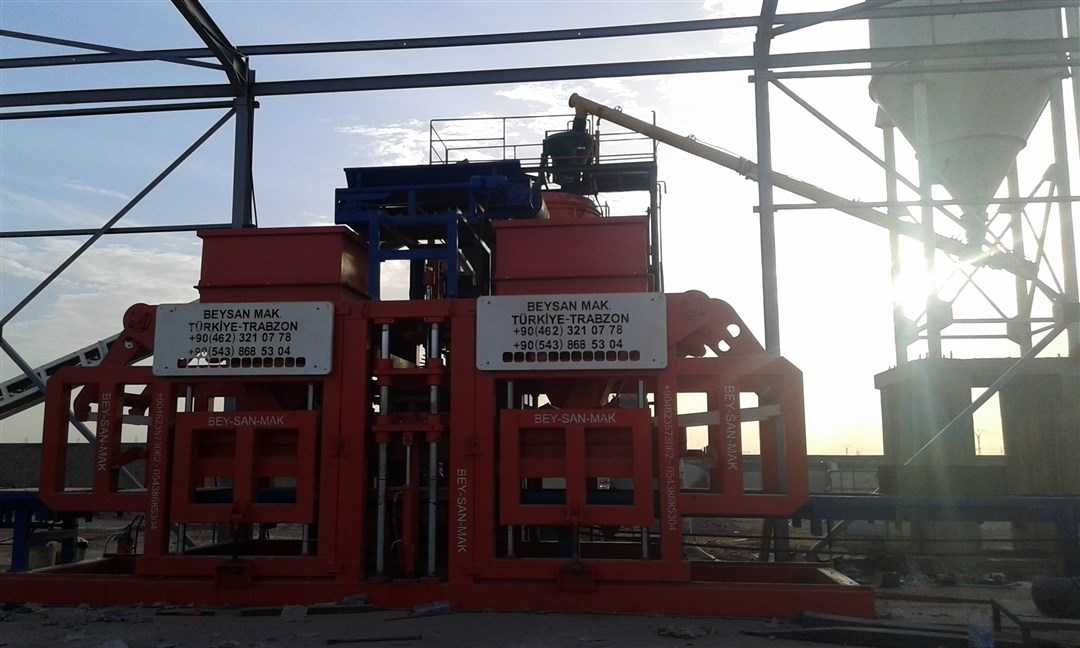 PAVING-BLOCK-MACHINE-WITH-DOUBLE-HOPPER.jpg