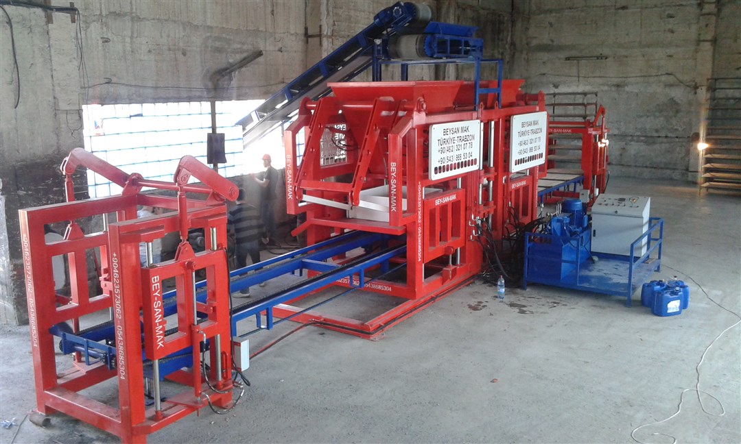 Paving-Block-Machine-With-Double-Hoppers.jpg