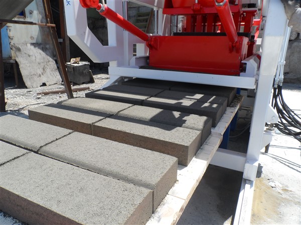 Production_of_curbstone.jpg