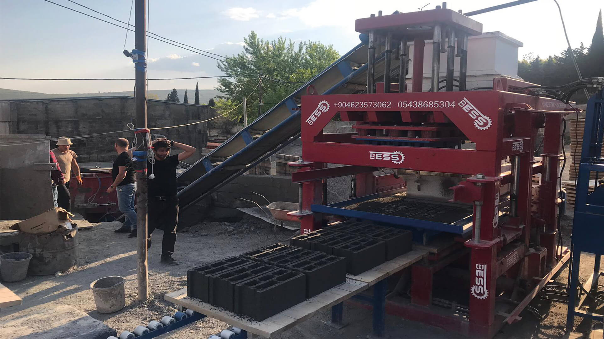 Semi-Automatic-Concrete-Block-Machine-For-Concrete-Blocks.jpg