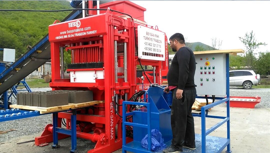 Semi-Automatic-Concrete-Block-Machine-For-Producing-Blocks.jpg