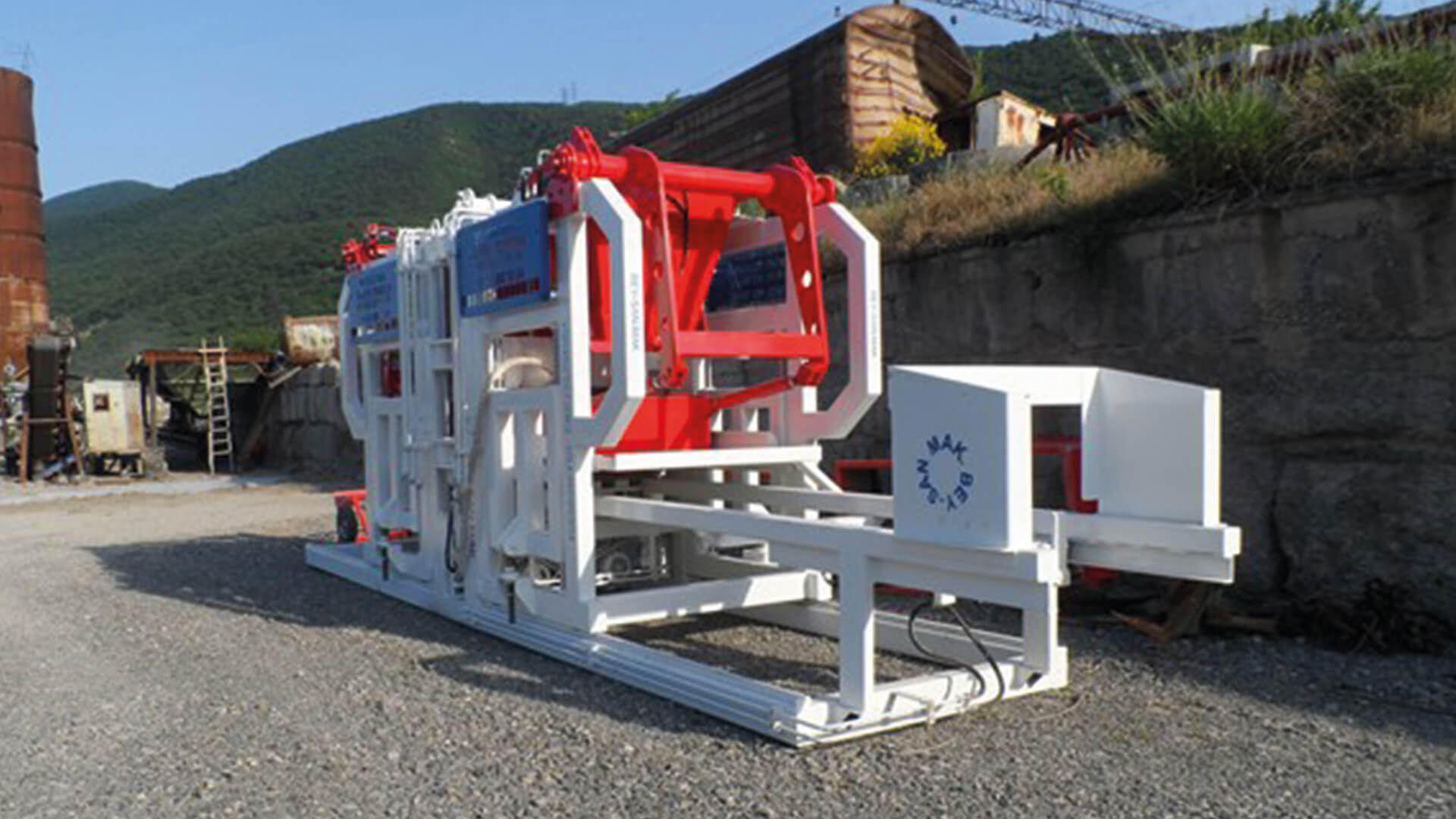 Semi-Automatic-Curbstone-Machine.jpg