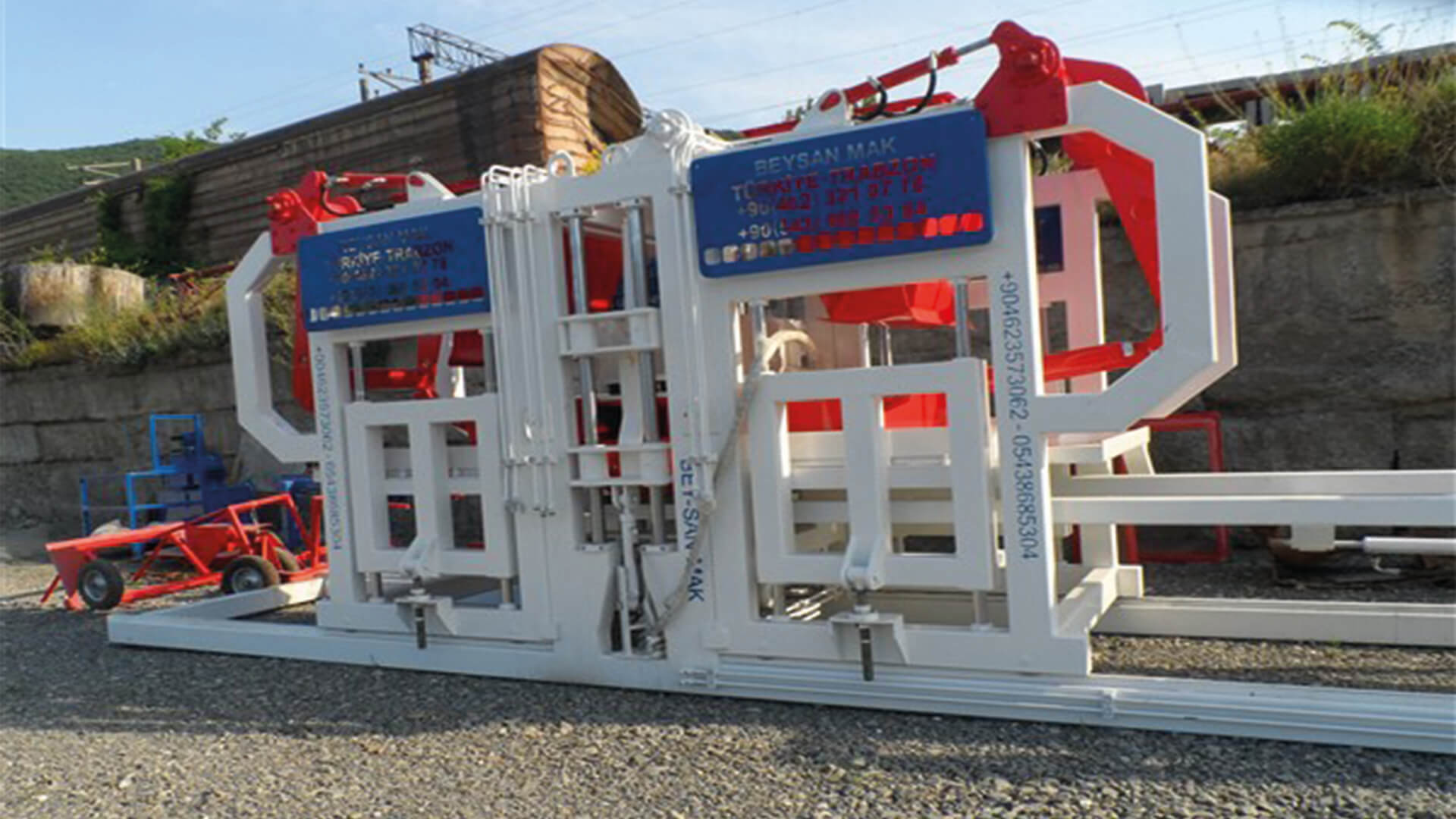 Semi-Automatic-Curbstones-Machine.jpg