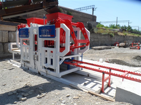 Semi-Automatic-Paving-Block-Machine-For-Paving-Blocks.jpg
