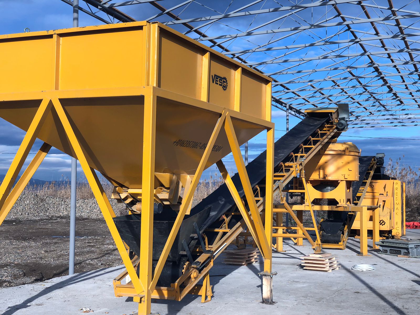 block_making_machine_for_producing_concrete_hollow_blocks.jpg