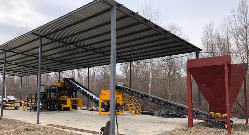 concrete_block_machine_for_producing_hollow_blocks_and_paving_blocks.jpg