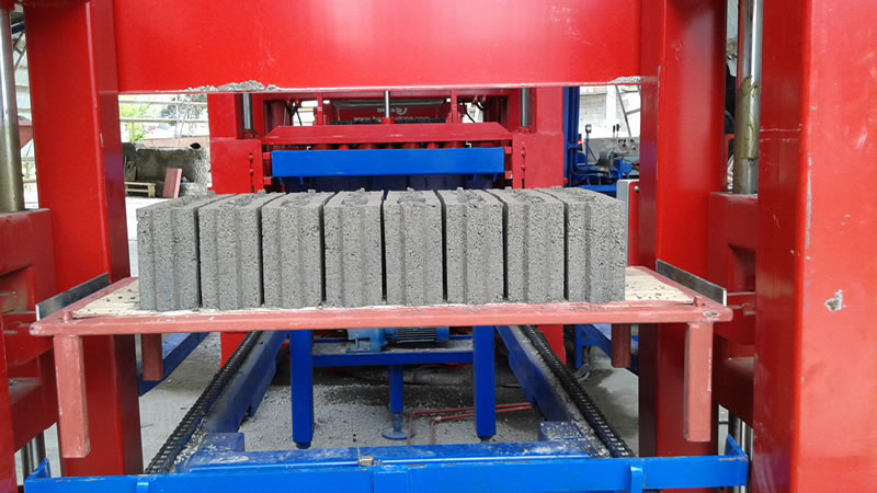 concrete_block_making_machine_Bess.jpg