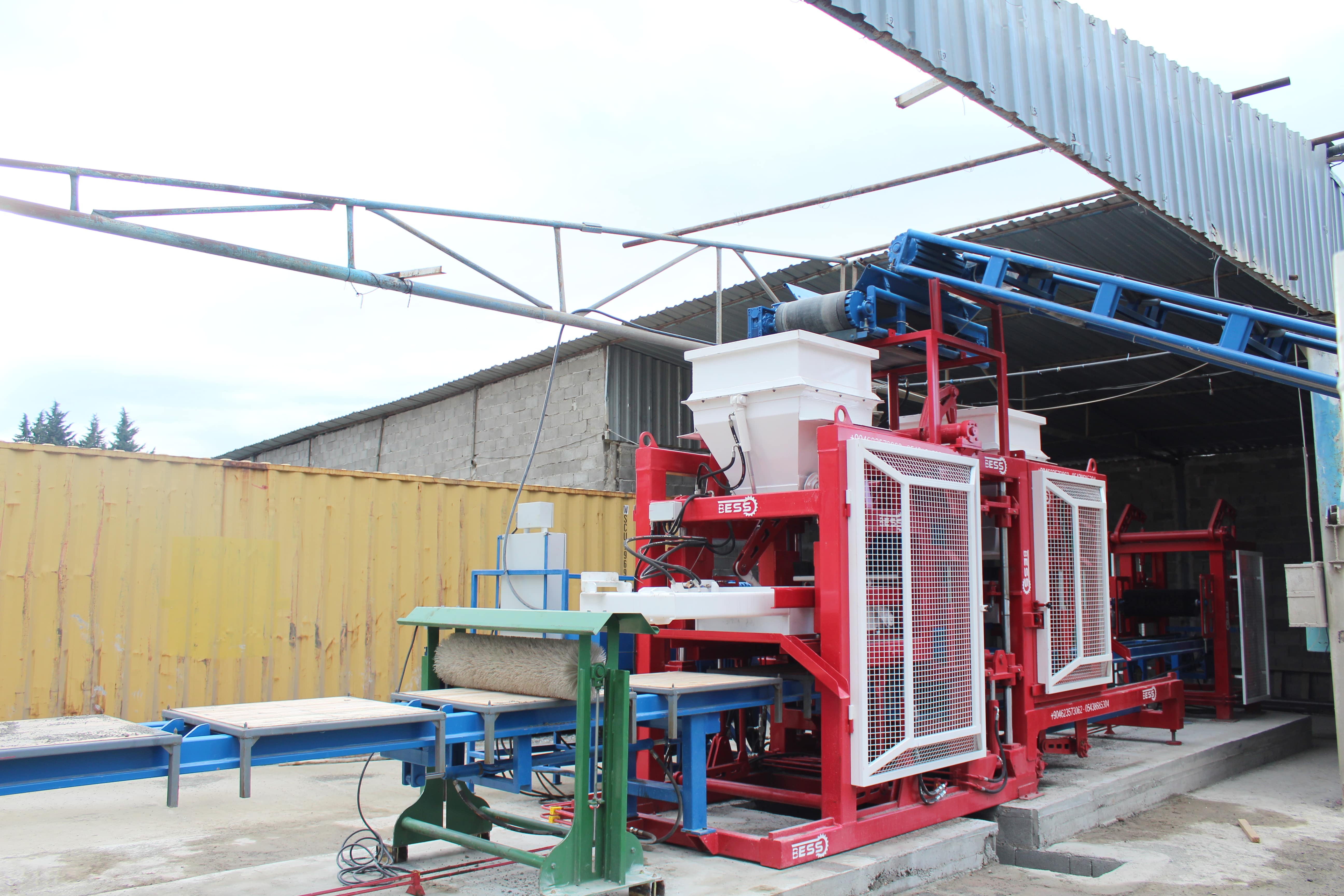 conrete_block_making_machine_for_sale_with_high_quality.jpg