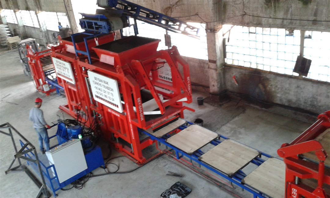 hollow_block_machine_top_view.jpg