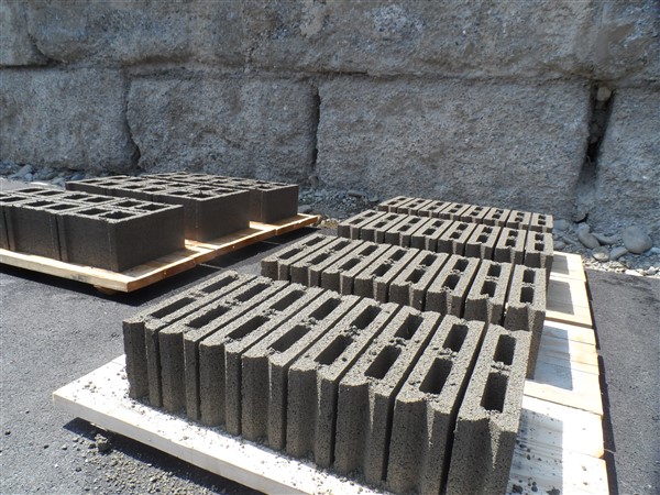 hollow_concrete_block_pallets.jpg