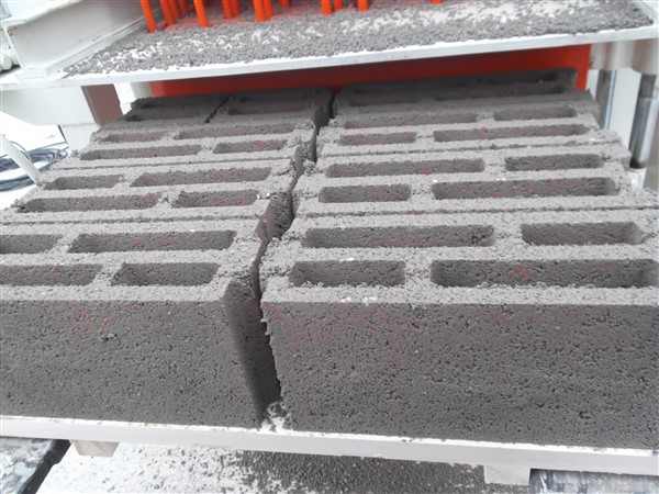 hollow_concrete_block_side_view.jpg