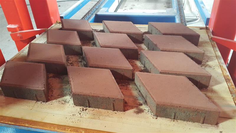 interlocking_bricks_over_the_pallet.jpg