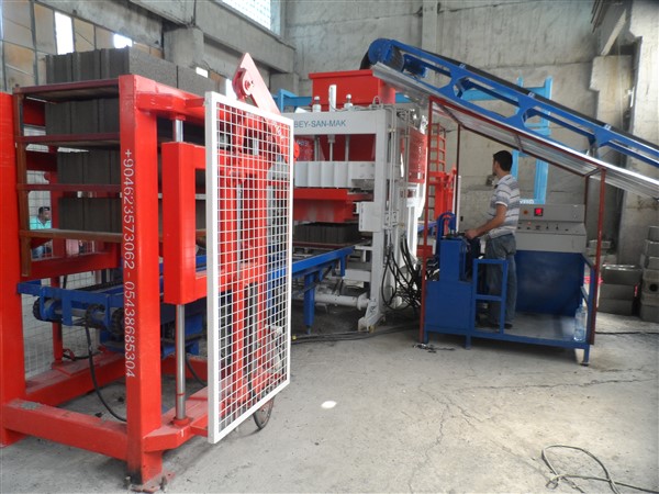 operating_a_paver_block_machine.jpg